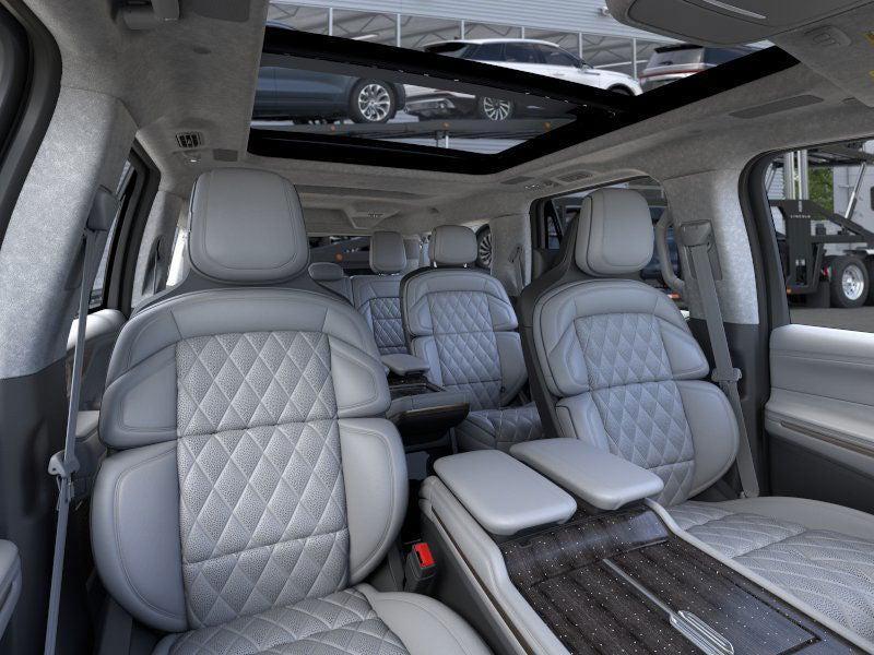 new 2025 Lincoln Navigator car, priced at $123,415