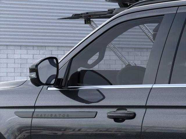 new 2025 Lincoln Navigator car, priced at $100,275