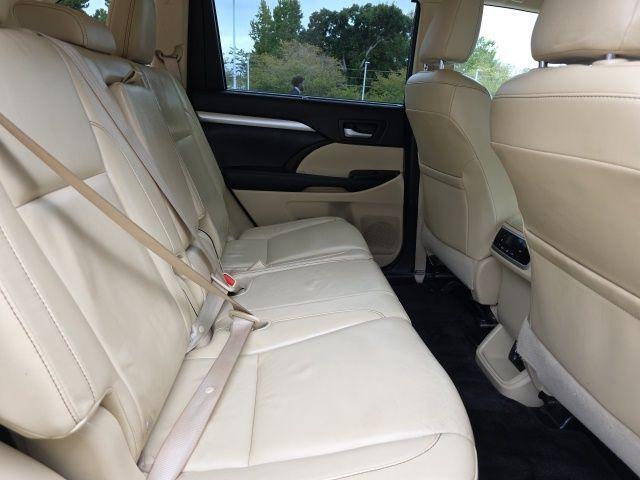 used 2015 Toyota Highlander car, priced at $20,214