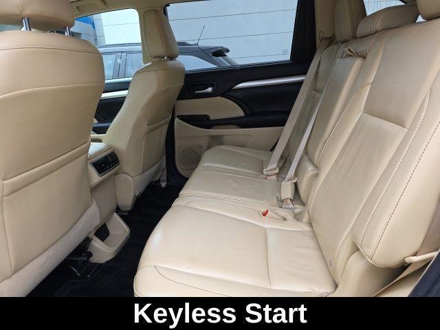 used 2015 Toyota Highlander car, priced at $20,214