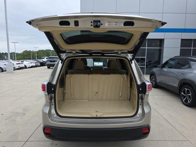 used 2015 Toyota Highlander car, priced at $20,214