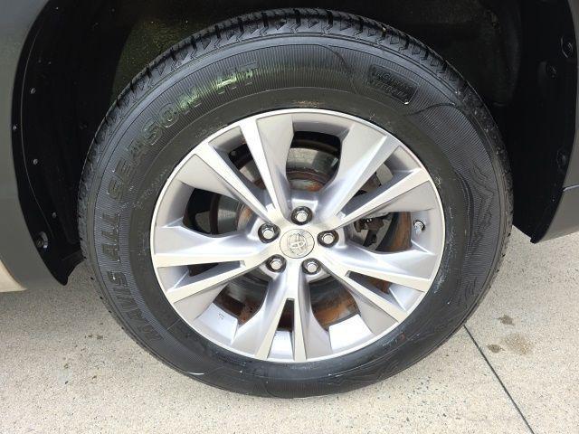 used 2015 Toyota Highlander car, priced at $20,214