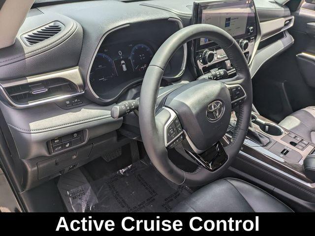 used 2023 Toyota Highlander car, priced at $37,137