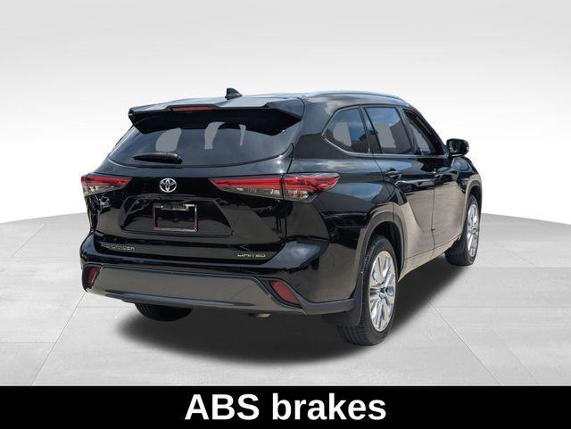 used 2023 Toyota Highlander car, priced at $37,137