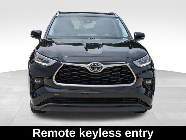 used 2023 Toyota Highlander car, priced at $37,137