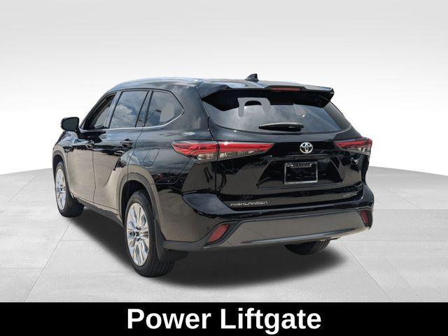 used 2023 Toyota Highlander car, priced at $37,137