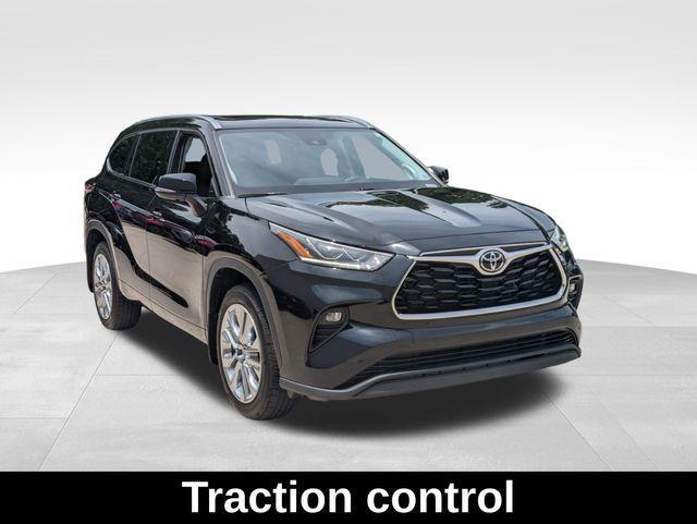 used 2023 Toyota Highlander car, priced at $37,137