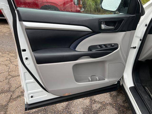used 2019 Toyota Highlander car, priced at $24,399