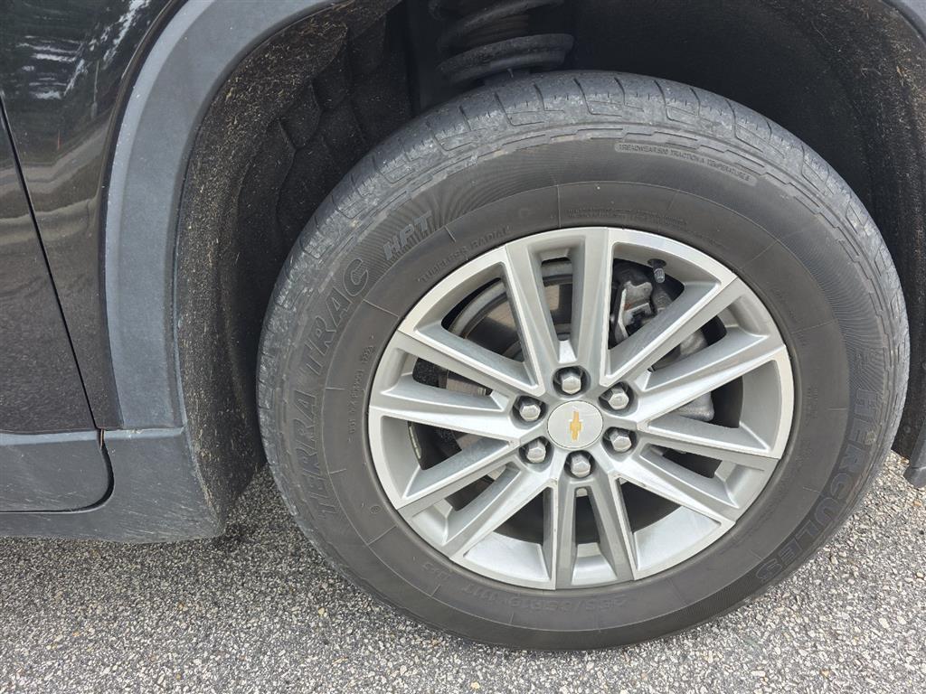 used 2023 Chevrolet Traverse car, priced at $27,995