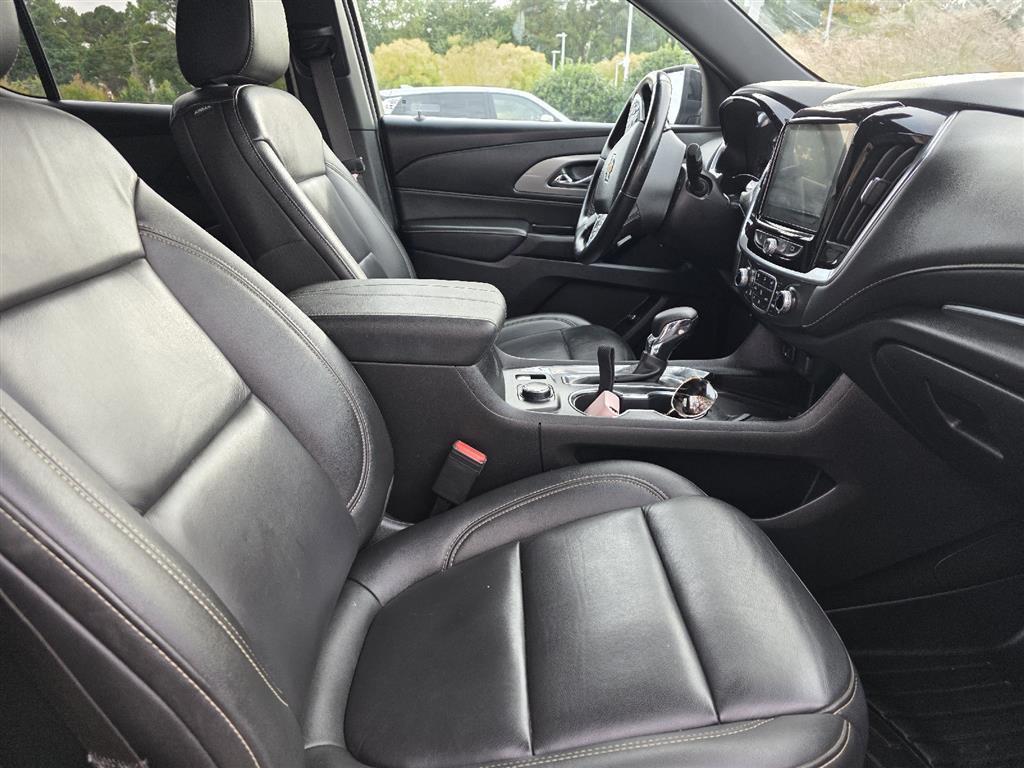 used 2023 Chevrolet Traverse car, priced at $27,995