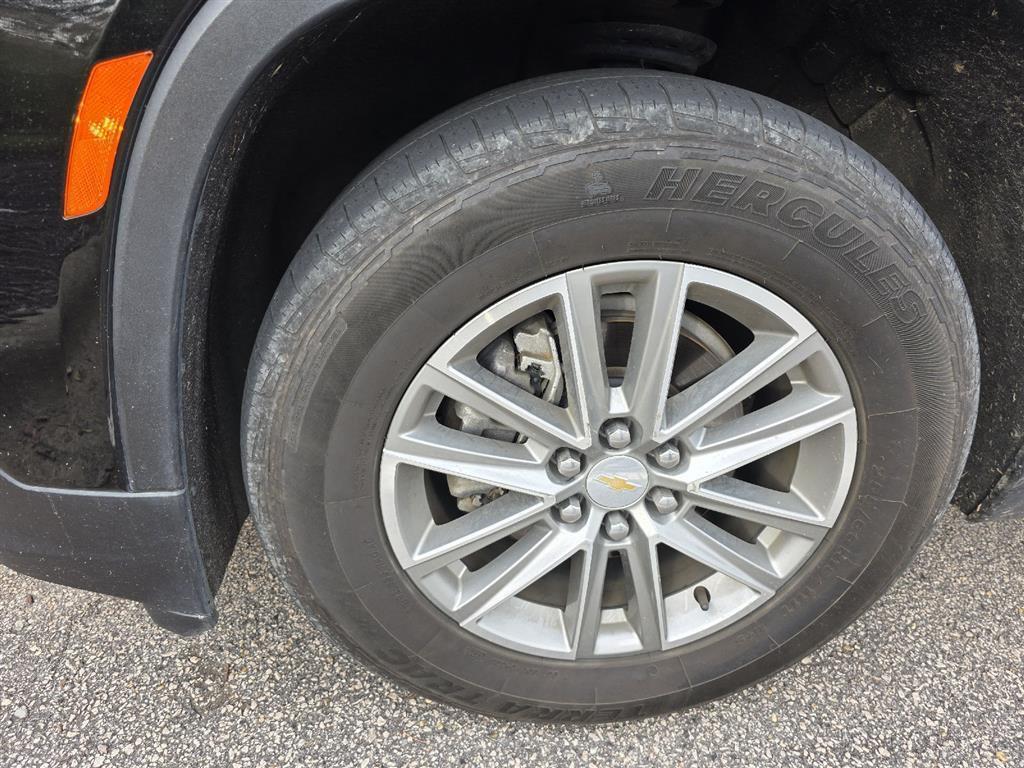 used 2023 Chevrolet Traverse car, priced at $27,995