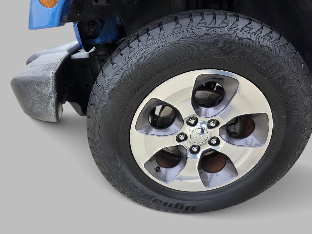 used 2015 Jeep Wrangler Unlimited car, priced at $17,400