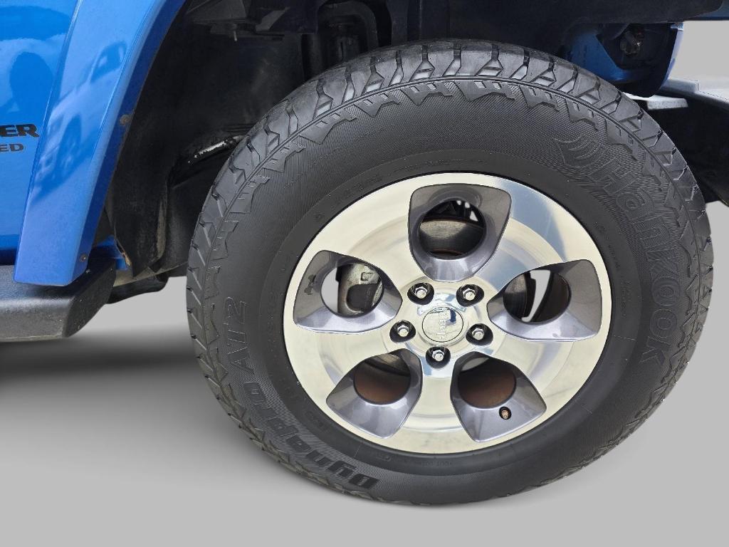 used 2015 Jeep Wrangler Unlimited car, priced at $17,400