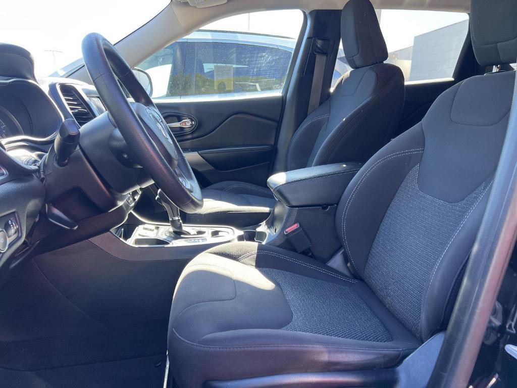 used 2019 Jeep Cherokee car, priced at $12,989