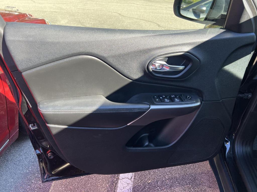 used 2019 Jeep Cherokee car, priced at $12,989