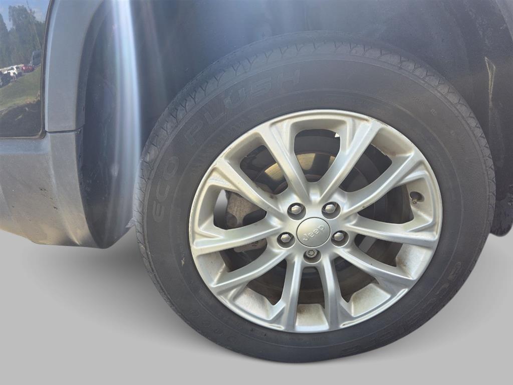 used 2019 Jeep Cherokee car, priced at $12,989