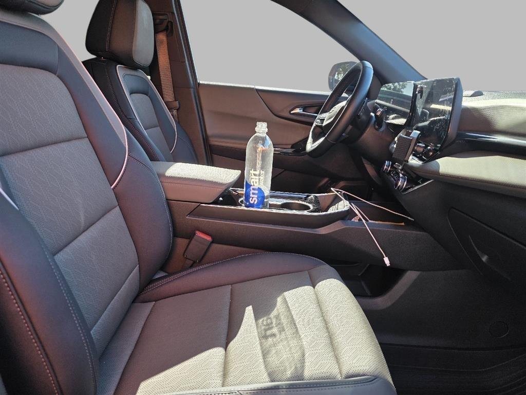 used 2025 Chevrolet Equinox car, priced at $25,994