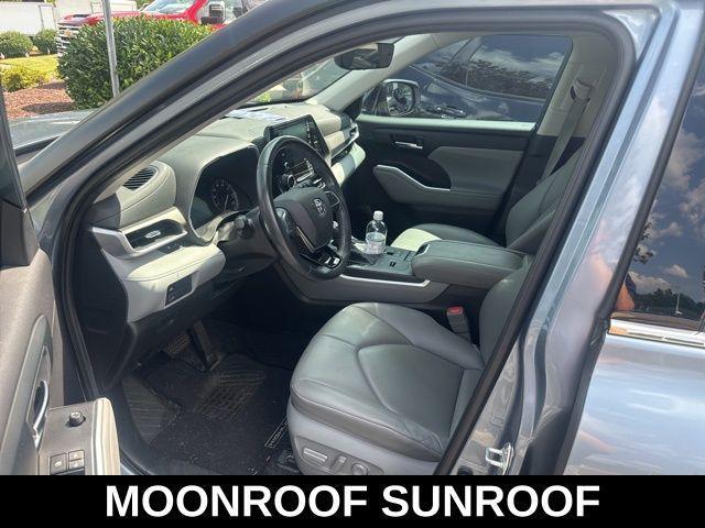 used 2021 Toyota Highlander car, priced at $33,407