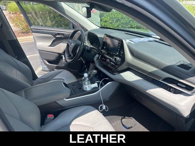 used 2021 Toyota Highlander car, priced at $33,407