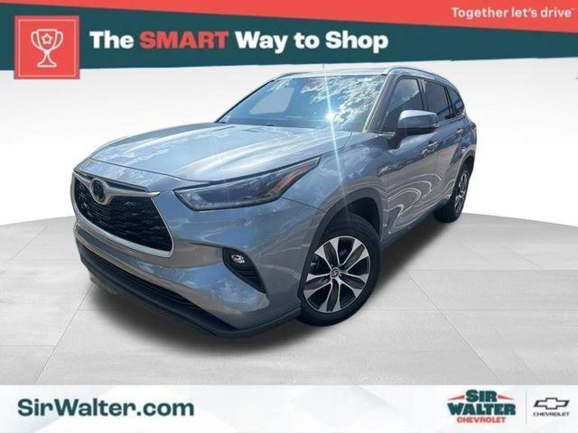 used 2021 Toyota Highlander car, priced at $33,407
