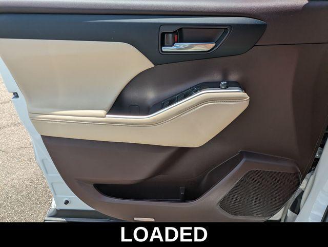 used 2022 Toyota Highlander car, priced at $37,999