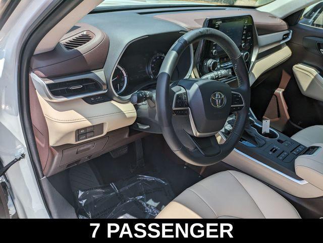 used 2022 Toyota Highlander car, priced at $37,999
