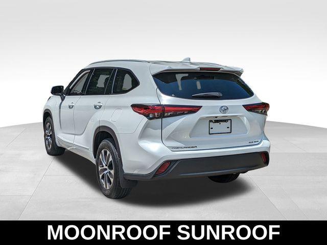 used 2022 Toyota Highlander car, priced at $37,999