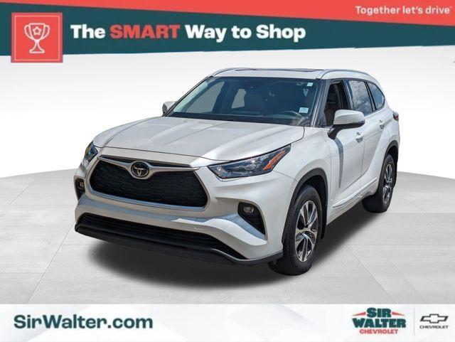 used 2022 Toyota Highlander car, priced at $37,999