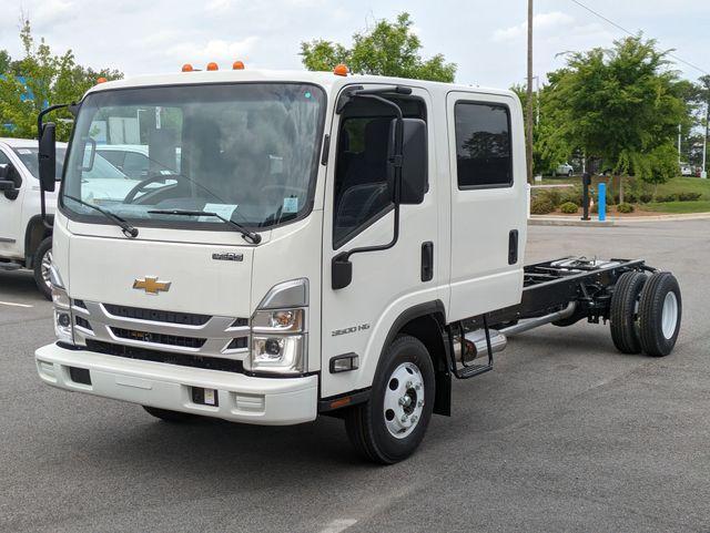 new 2025 Chevrolet Express 3500 car, priced at $70,425