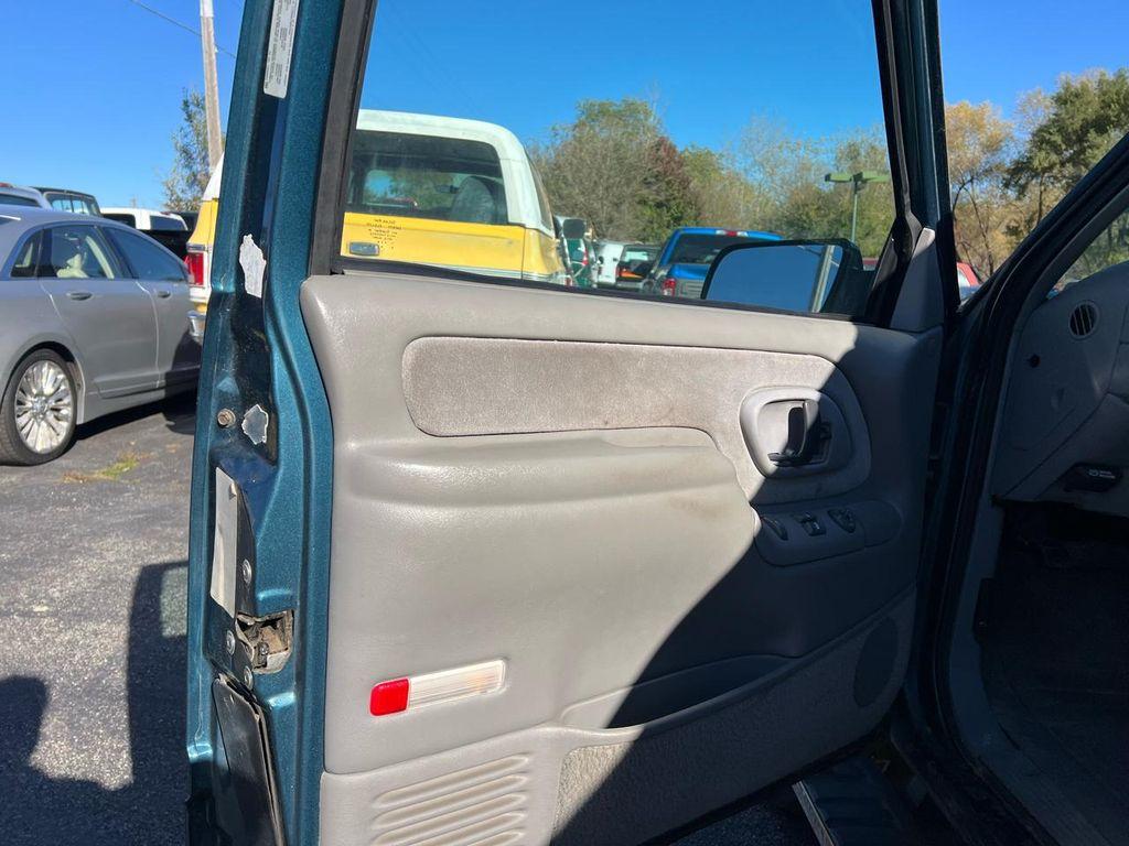 used 1995 Chevrolet Tahoe car, priced at $6,995