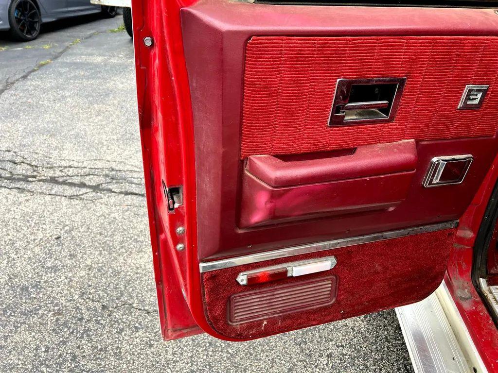 used 1990 Chevrolet Suburban car, priced at $12,995