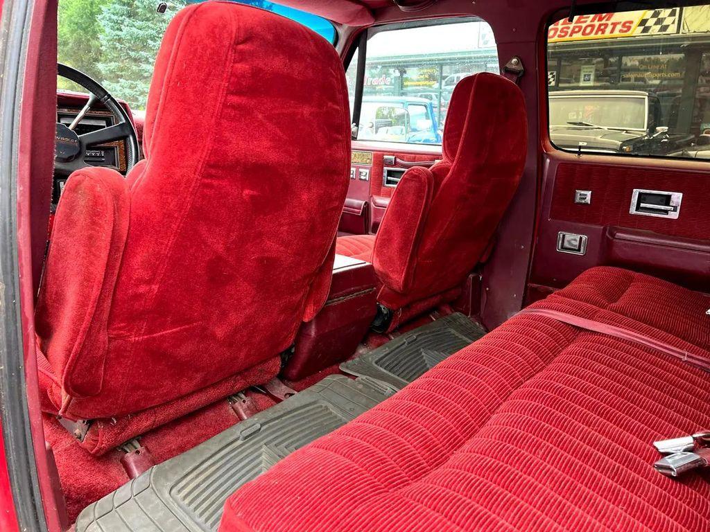 used 1990 Chevrolet Suburban car, priced at $12,995