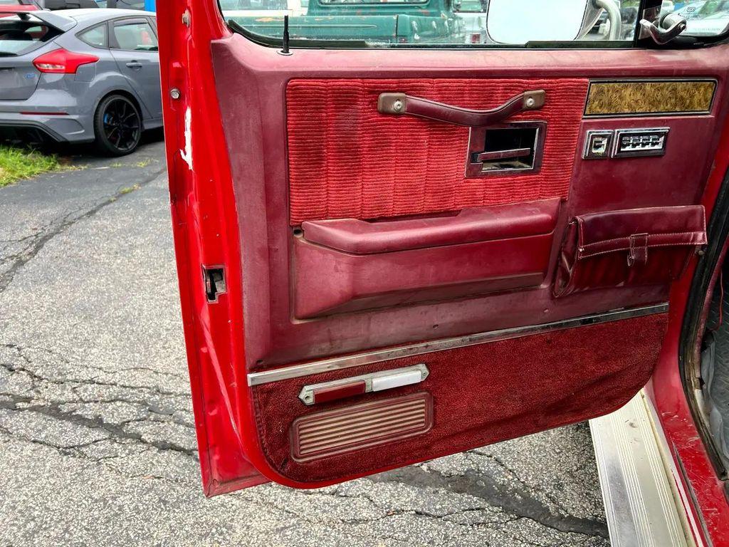 used 1990 Chevrolet Suburban car, priced at $12,995