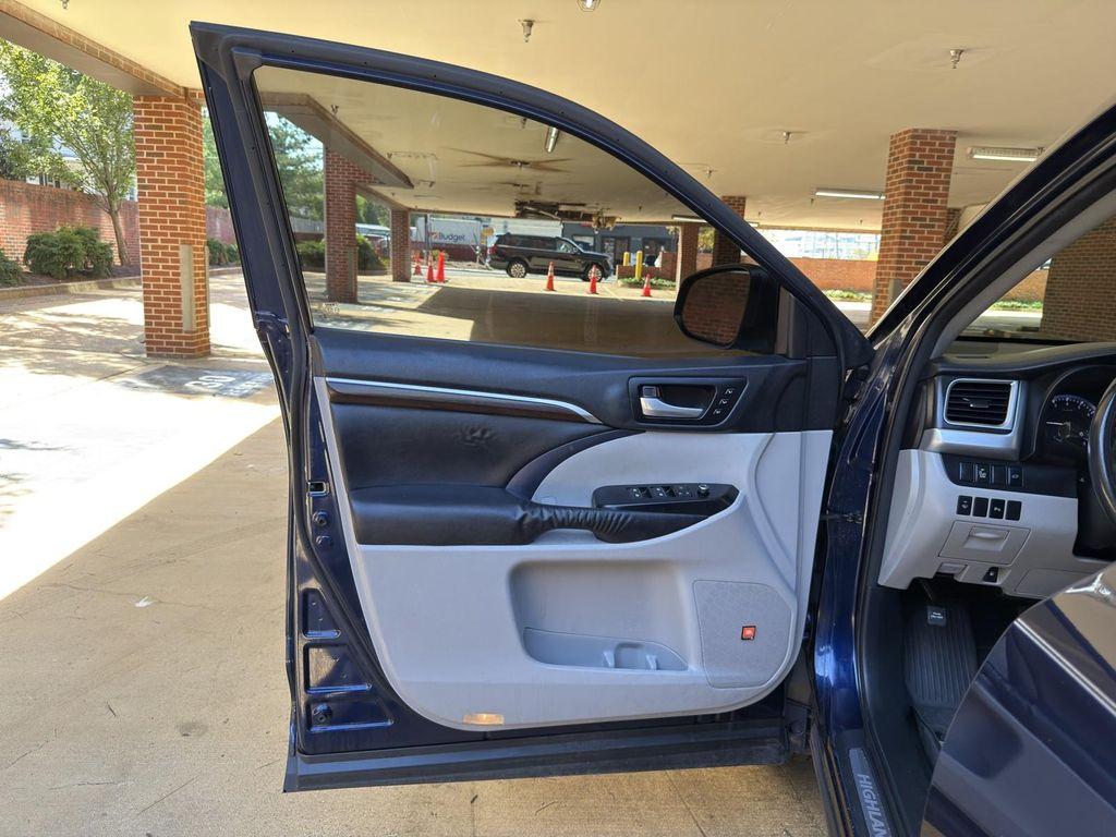 used 2015 Toyota Highlander car, priced at $14,795