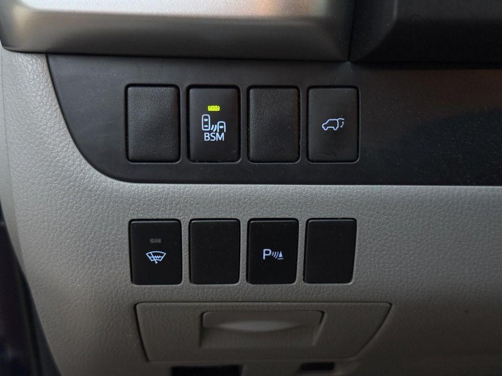 used 2015 Toyota Highlander car, priced at $14,795