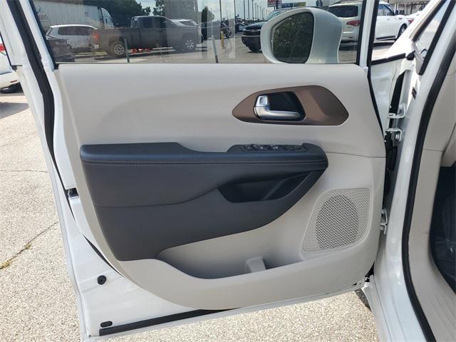 used 2017 Chrysler Pacifica car, priced at $10,870