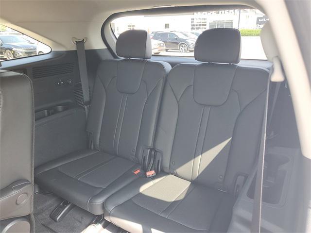 used 2023 Kia Sorento car, priced at $33,333