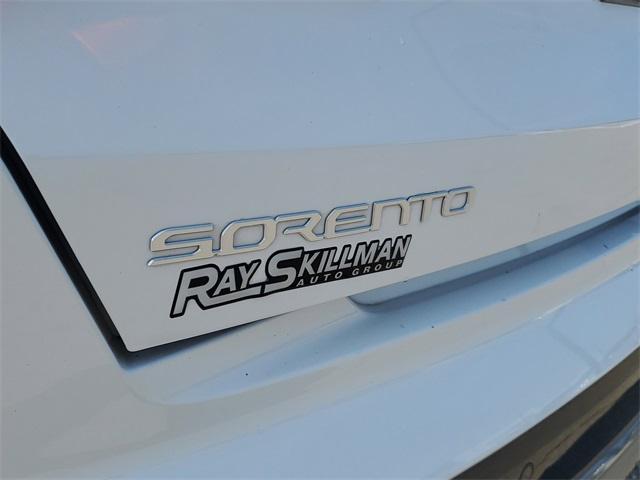 used 2023 Kia Sorento car, priced at $33,333