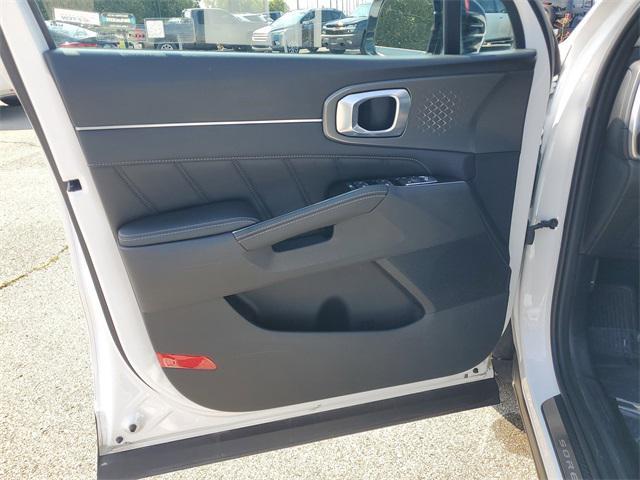 used 2023 Kia Sorento car, priced at $33,333