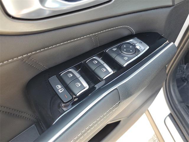 used 2023 Kia Sorento car, priced at $33,333