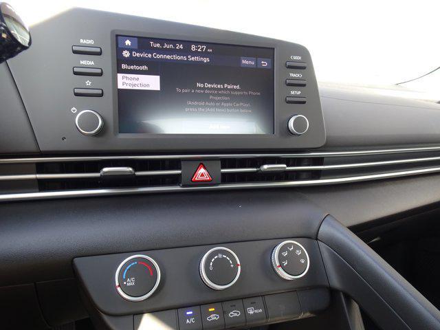 new 2025 Hyundai Elantra car, priced at $24,034