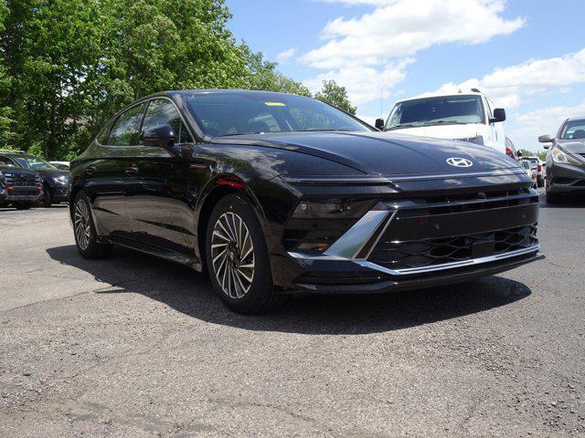 new 2025 Hyundai Sonata Hybrid car, priced at $39,400