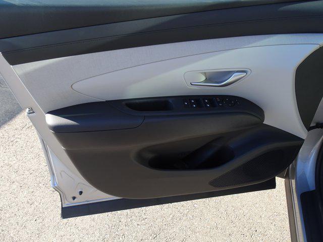 new 2025 Hyundai TUCSON Hybrid car, priced at $39,020