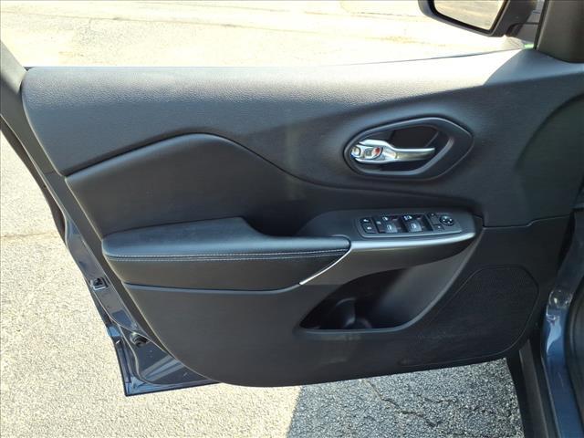 used 2019 Jeep Cherokee car, priced at $12,995