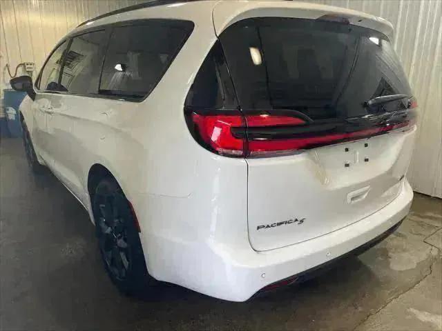 new 2024 Chrysler Pacifica car, priced at $43,095