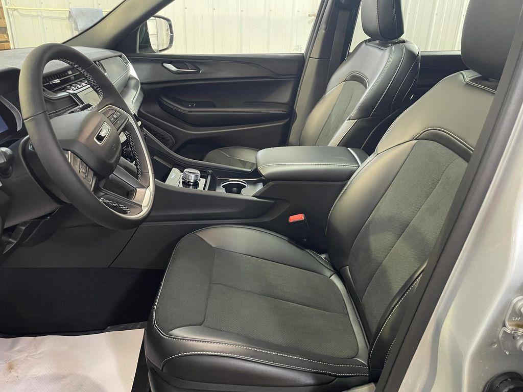 new 2025 Jeep Grand Cherokee L car, priced at $43,375