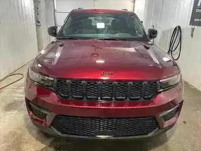 new 2024 Jeep Grand Cherokee car, priced at $40,175