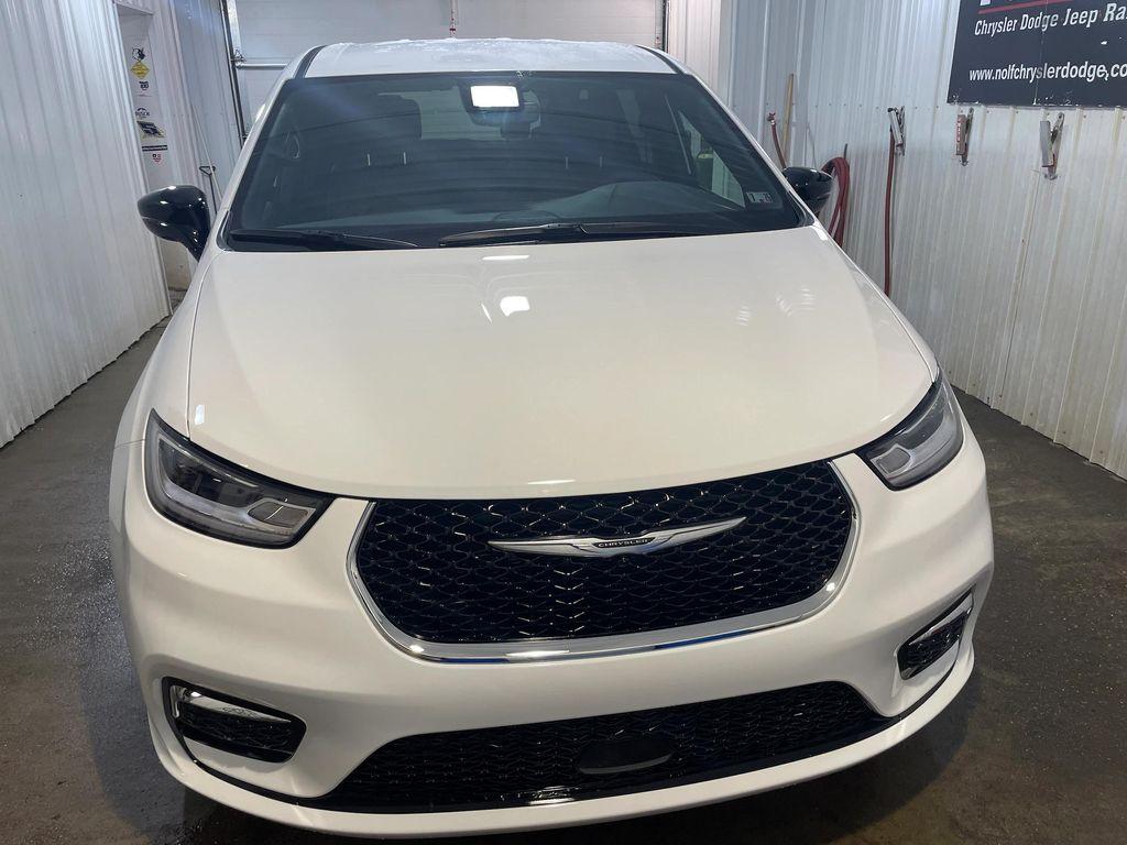 new 2025 Chrysler Pacifica car, priced at $40,440