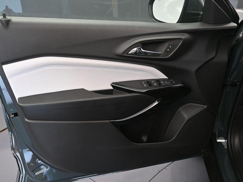 new 2025 Chevrolet Trax car, priced at $24,186