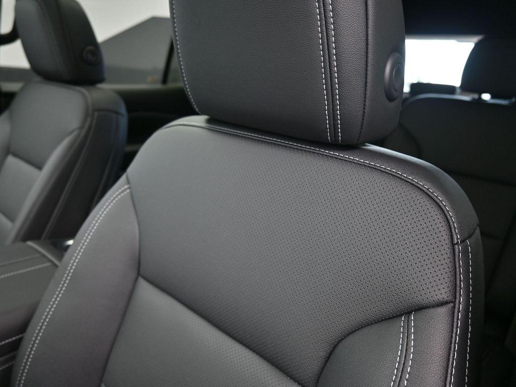 new 2026 Chevrolet Traverse car, priced at $47,715